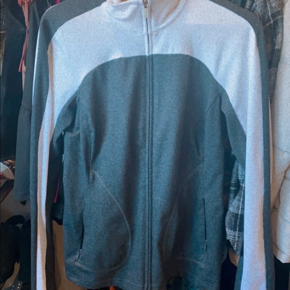 Gapfit workout jacket size medium